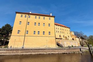 Výlet do Poděbrad? Letos raději na kafe než na kolonádu